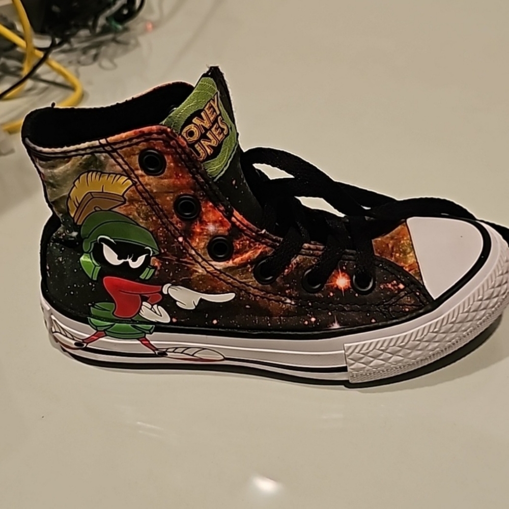 Looney Tunes Marvin All Star Converse Sneakers